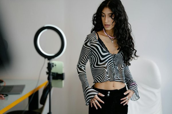 Must-Have Floral Patterns for Spring Scarves in the UK: The Ultimate Style Guide